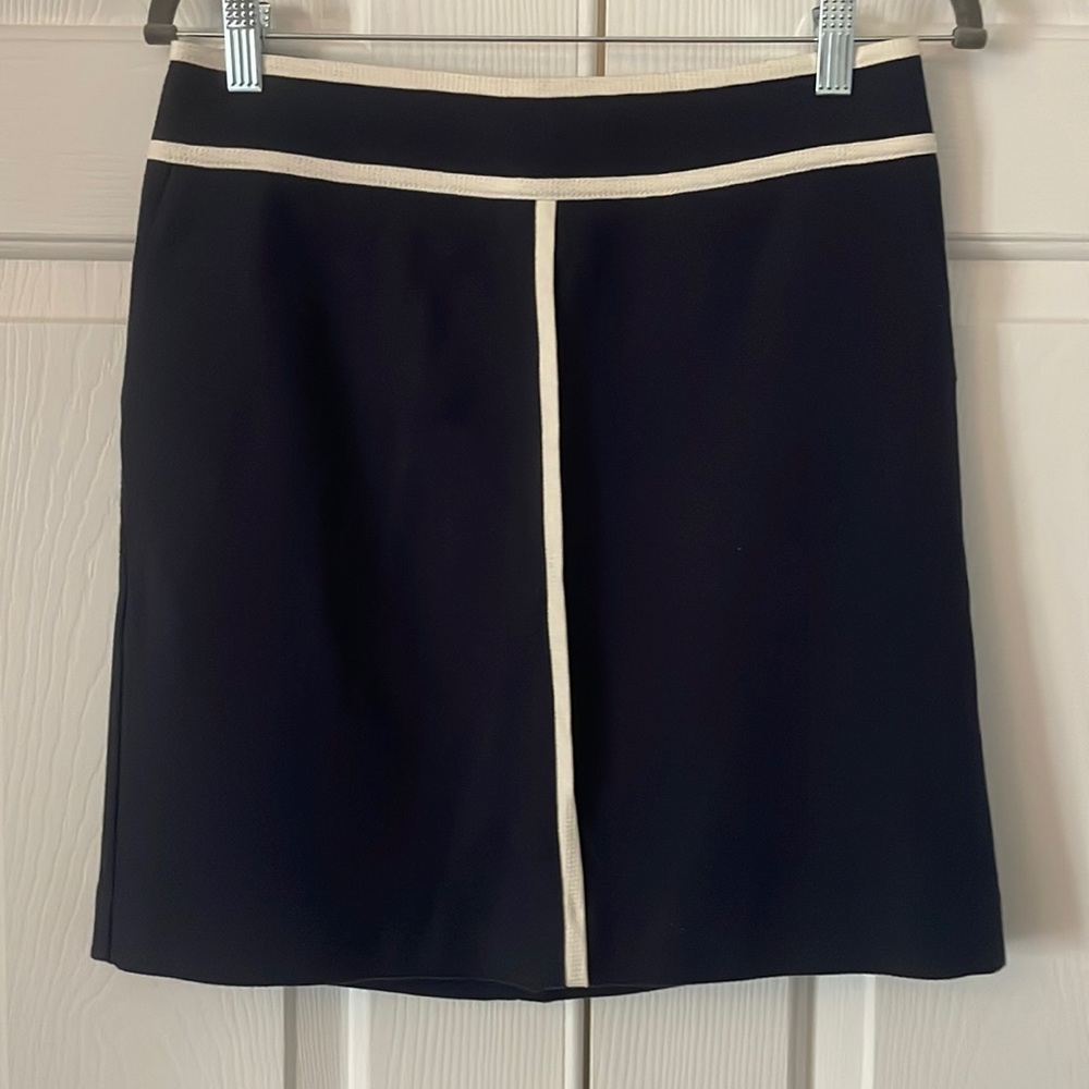 Short tweed navy pencil skirt.